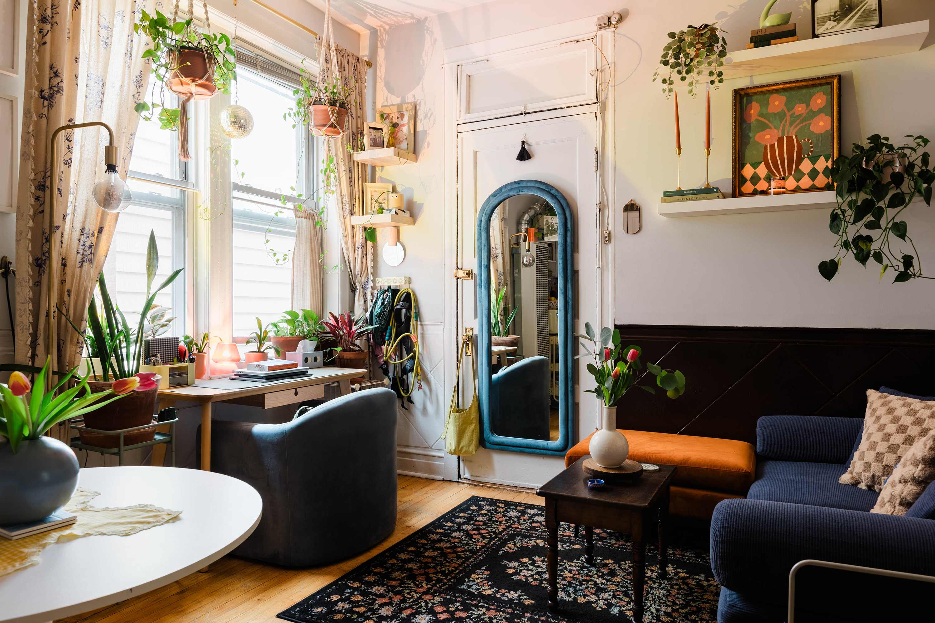 This 500-Square-Foot Chicago Rental Finally Found Room for a Dining Table